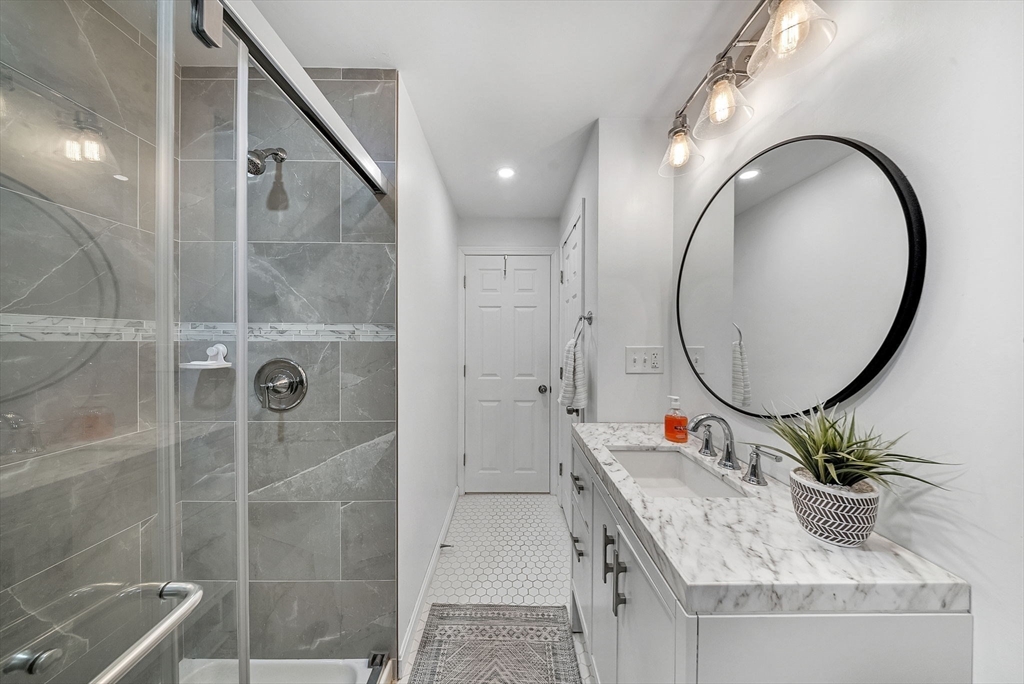 Needham, Massachusetts 02494, United States, 3 Bedrooms Bedrooms, ,2 BathroomsBathrooms,Residential,Active,239004