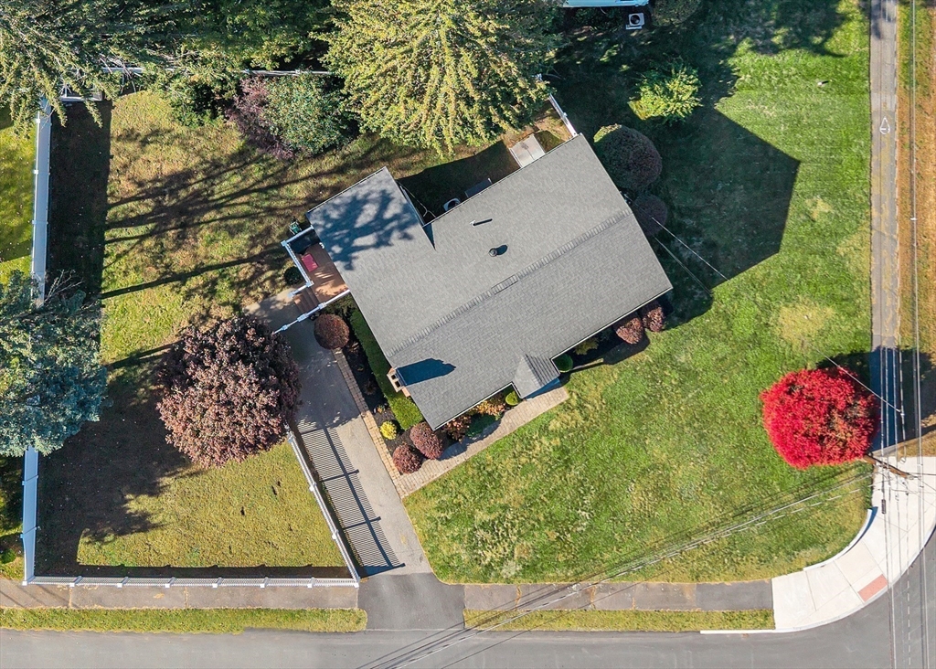 Needham, Massachusetts 02494, United States, 3 Bedrooms Bedrooms, ,2 BathroomsBathrooms,Residential,Active,239004