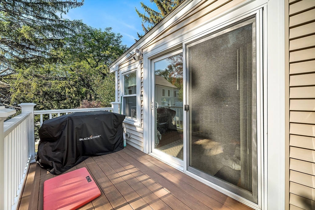 Needham, Massachusetts 02494, United States, 3 Bedrooms Bedrooms, ,2 BathroomsBathrooms,Residential,Active,239004