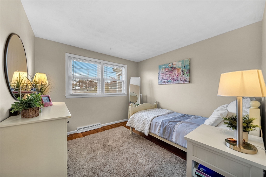 Needham, Massachusetts 02494, United States, 3 Bedrooms Bedrooms, ,2 BathroomsBathrooms,Residential,Active,239004