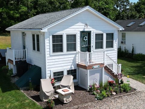 Photo of 62 Cottage St #7, West Brookfield, MA 01585 (MLS # 73500107)