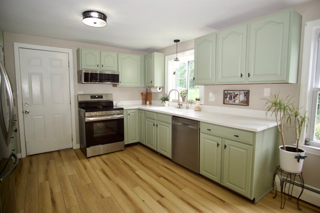 4 Williams Rd, Sturbridge, MA, 4 Williams Rd, Sturbridge, MA Photo #3
