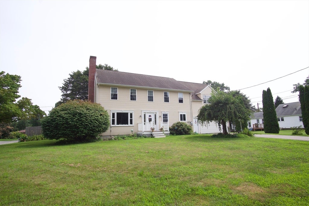 Photo of 4 Williams Rd, Sturbridge, MA