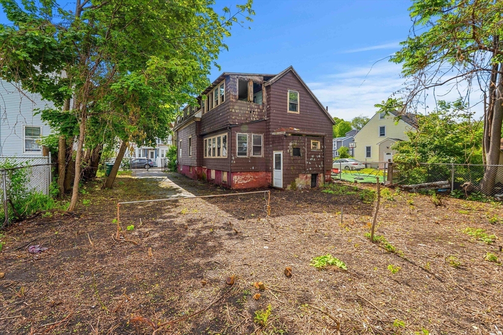 10 Pinkham Street