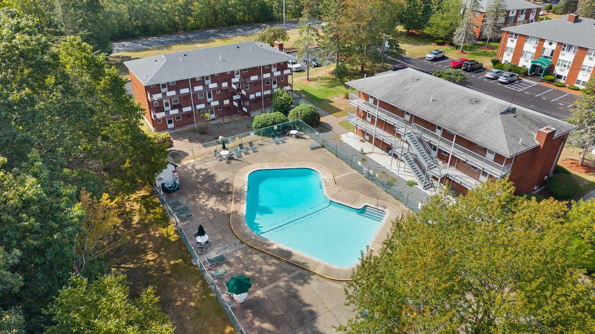 E2 Colonial Dr 4