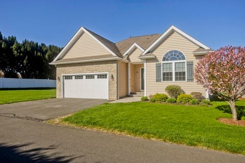 Photo of 140 Stonybrook Way #140, South Hadley, MA 01075 (MLS # 73509996)