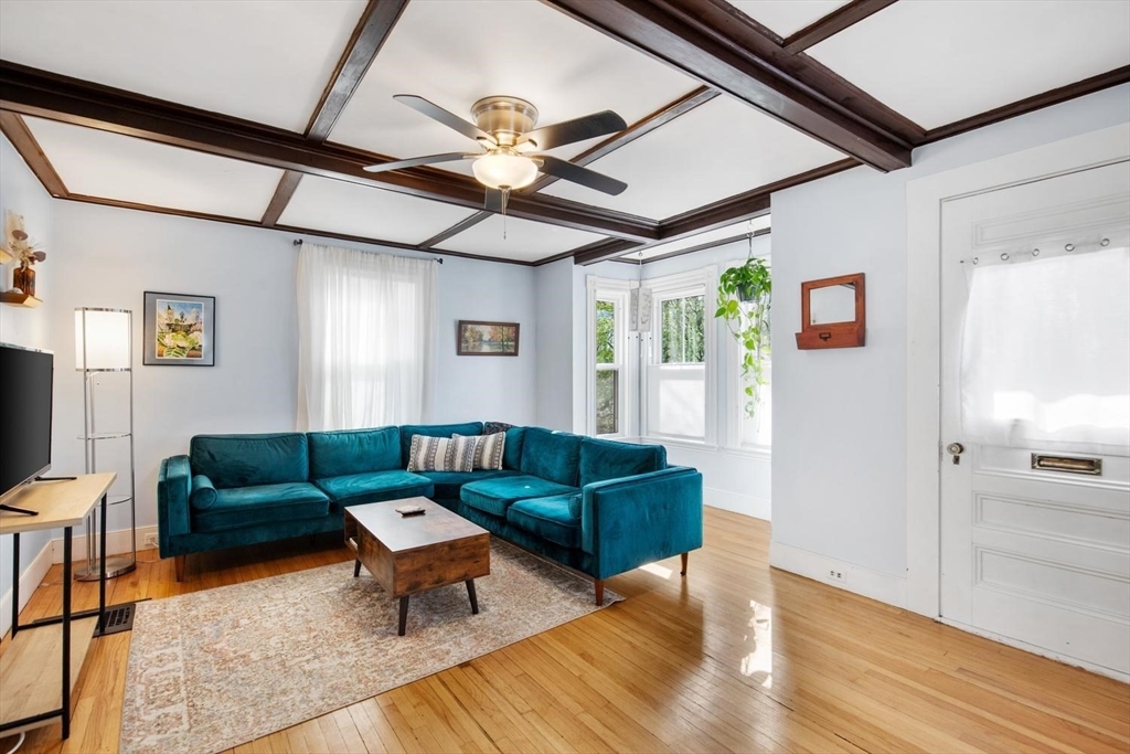 8 1/2 Myrtle Square