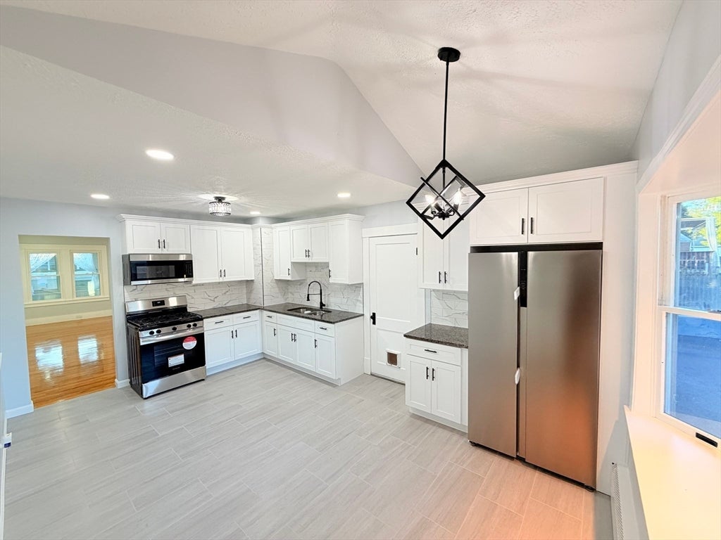 11 Thornfell St, Springfield, MA Photo #9