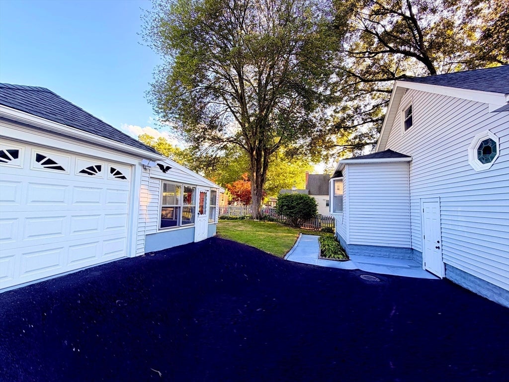11 Thornfell St, Springfield, MA Photo #5