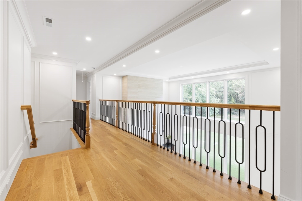 Natick, Massachusetts 01760, United States, 6 Bedrooms Bedrooms, ,6 BathroomsBathrooms,Residential,Pending,204691