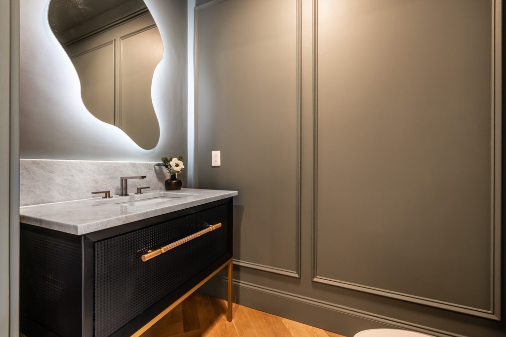 Natick, Massachusetts 01760, United States, 6 Bedrooms Bedrooms, ,6 BathroomsBathrooms,Residential,Pending,204691