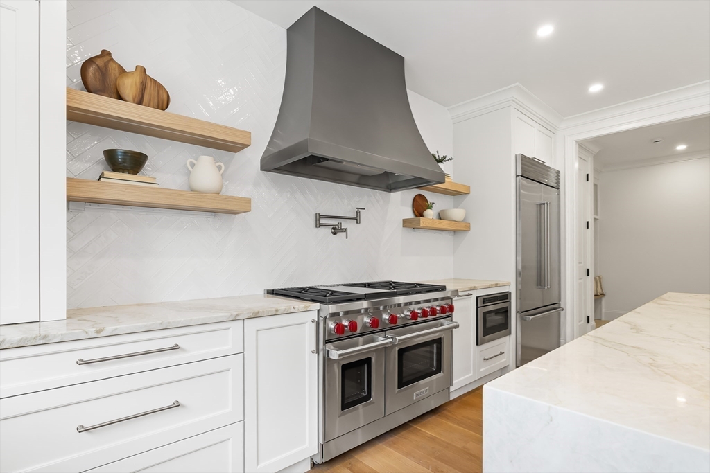 Natick, Massachusetts 01760, United States, 6 Bedrooms Bedrooms, ,6 BathroomsBathrooms,Residential,Pending,204691