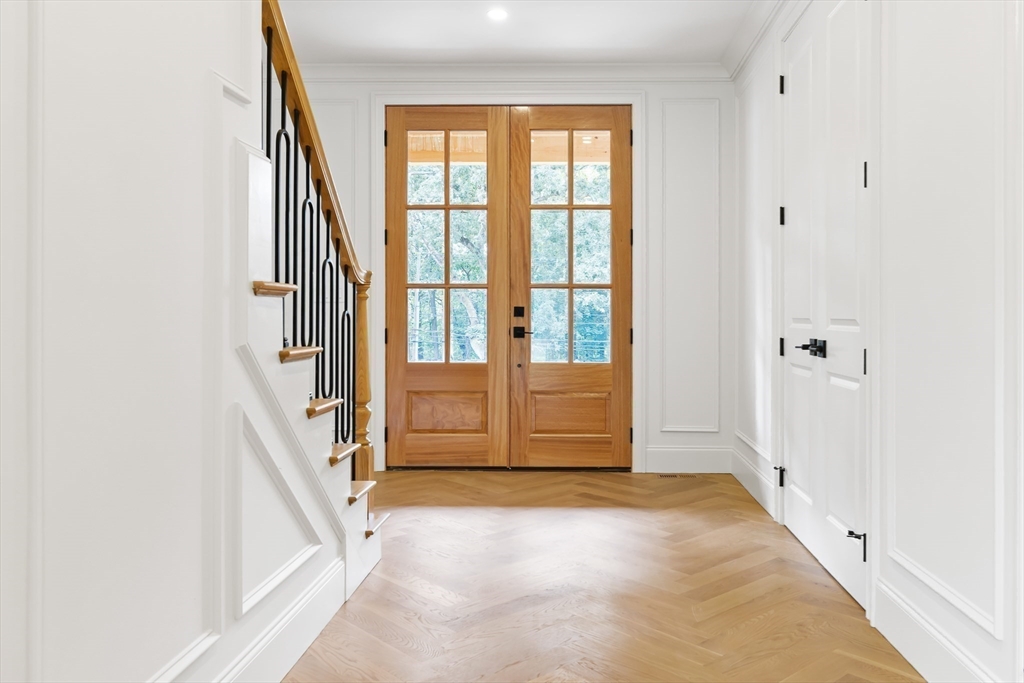 Natick, Massachusetts 01760, United States, 6 Bedrooms Bedrooms, ,6 BathroomsBathrooms,Residential,Pending,204691