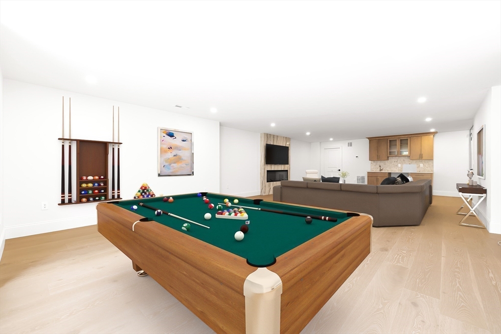 Natick, Massachusetts 01760, United States, 6 Bedrooms Bedrooms, ,6 BathroomsBathrooms,Residential,Pending,204691