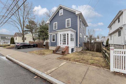18 Hemlock Rd Boston MA 02132