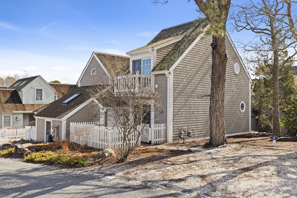 4 Hyannis Point Rd 4