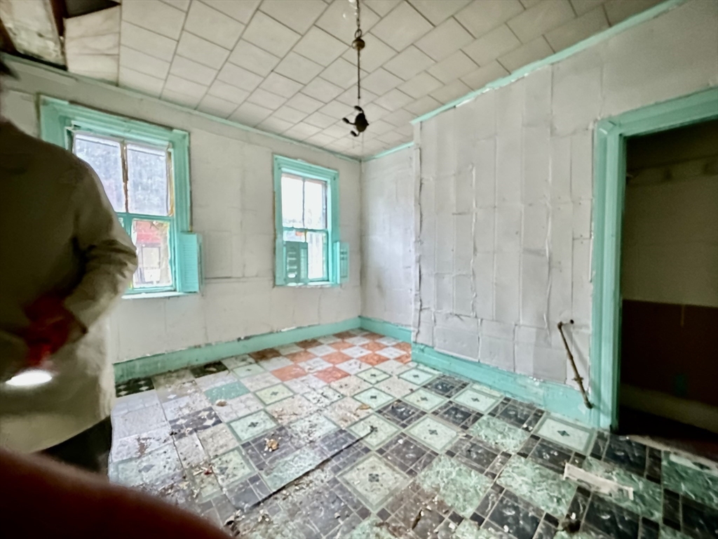 87 West Seventh Street