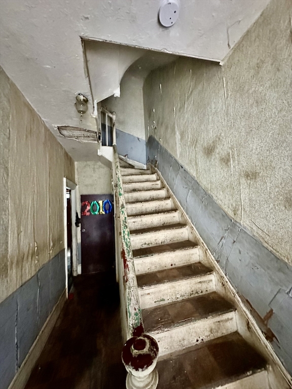 87 West Seventh Street