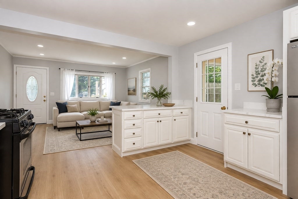 20 Rayburn Rd #1, Stoughton, MA Photo #1