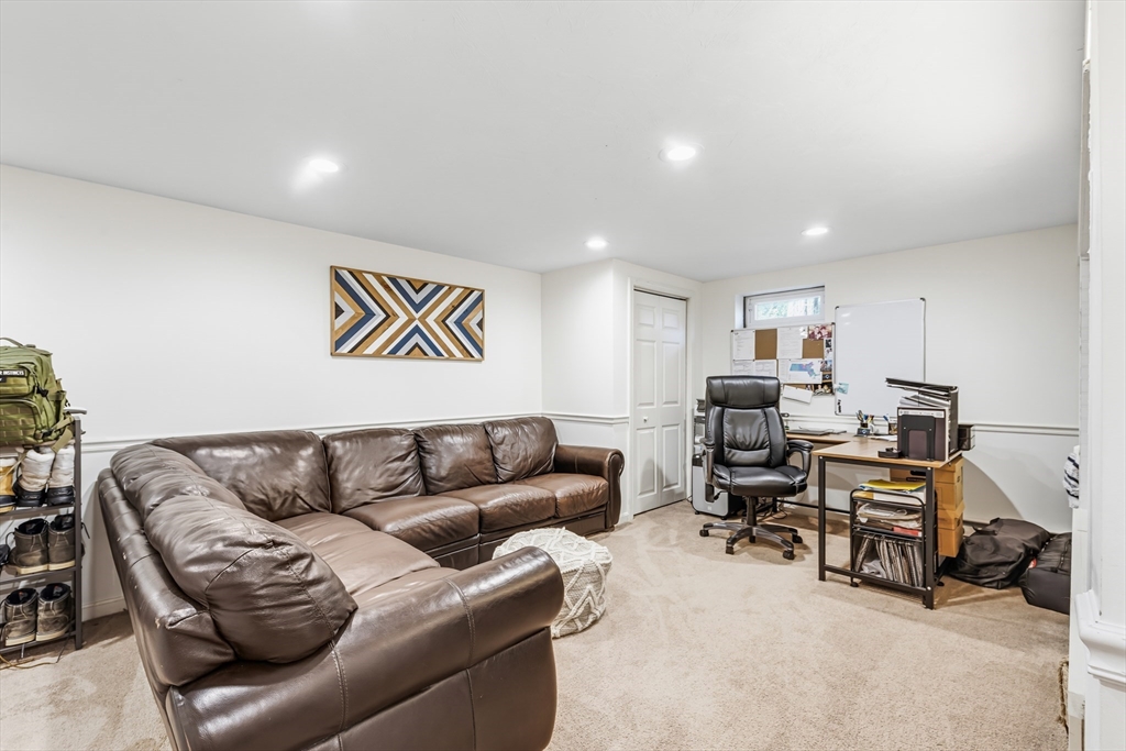 6 Lockewood Dr, Franklin, MA Photo #29