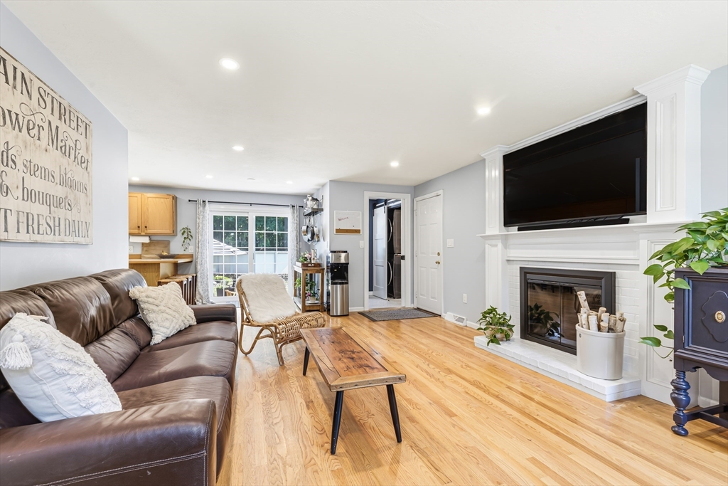 6 Lockewood Dr, Franklin, MA Photo #12
