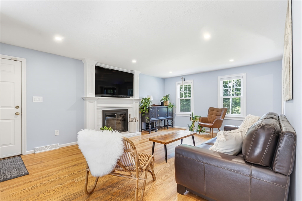 6 Lockewood Dr, Franklin, MA Photo #14