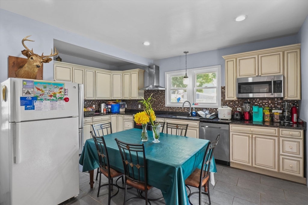 81 5th Ave, Lowell, MA, 81 5th Ave, Lowell, MA Photo #9