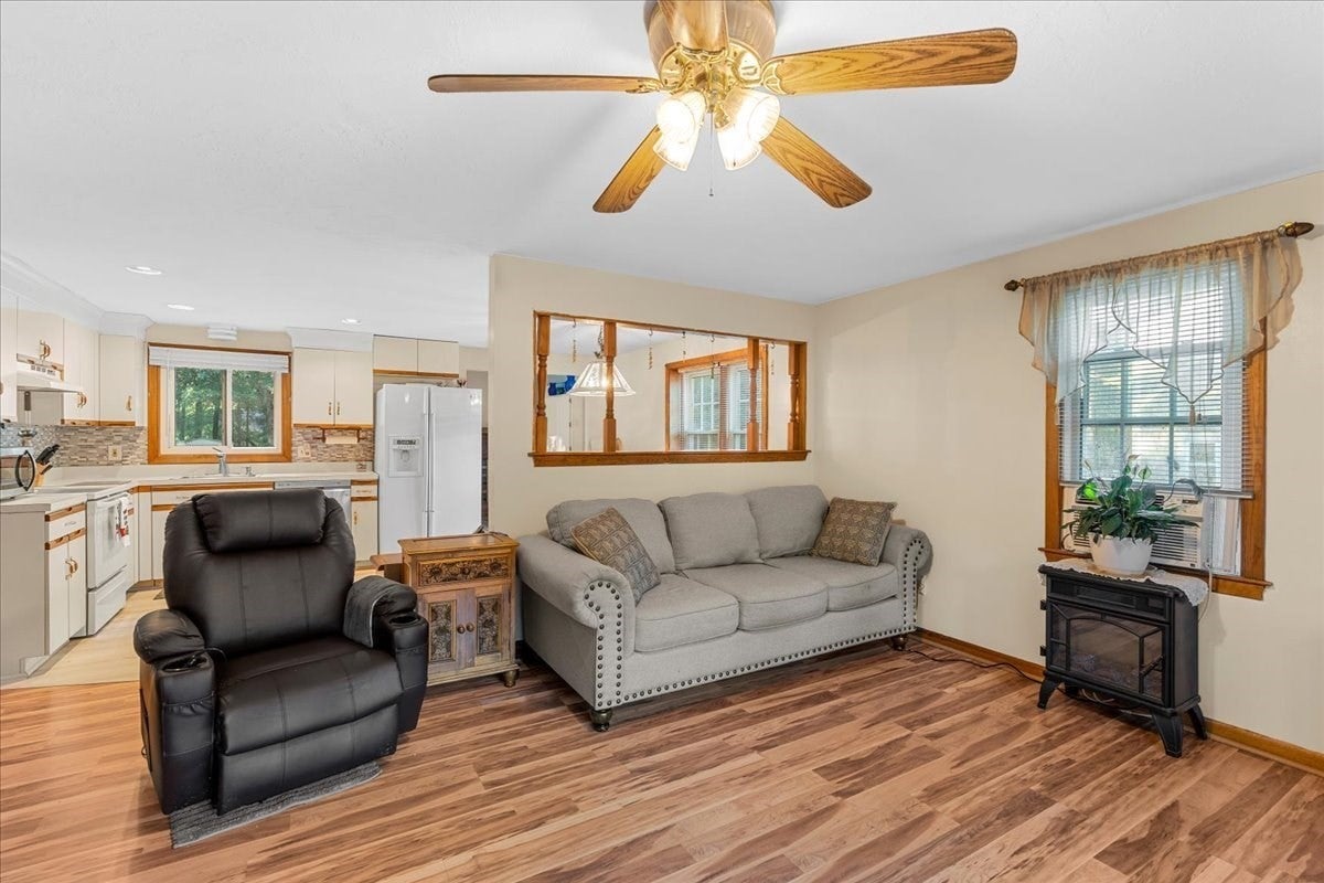 37 Donna Dr