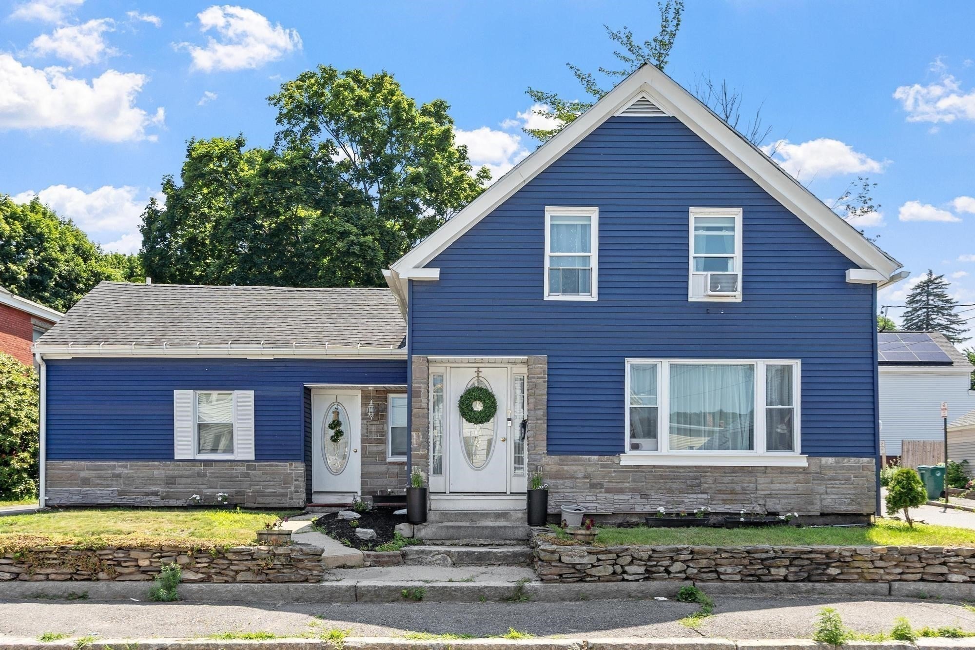 9 Cross St
