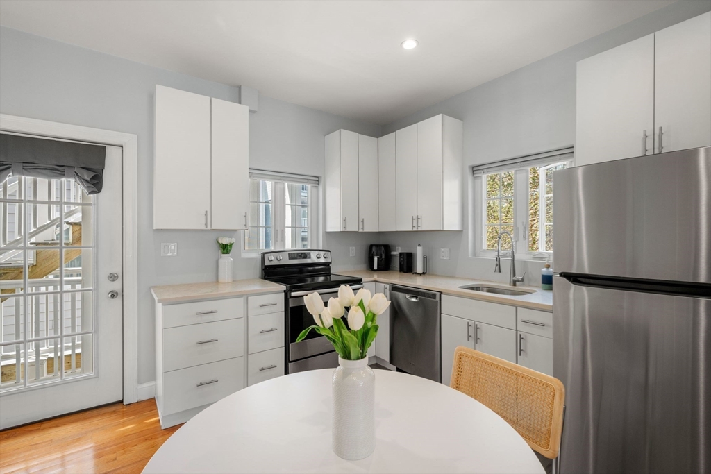 309 309-311 Sumner Street 2R