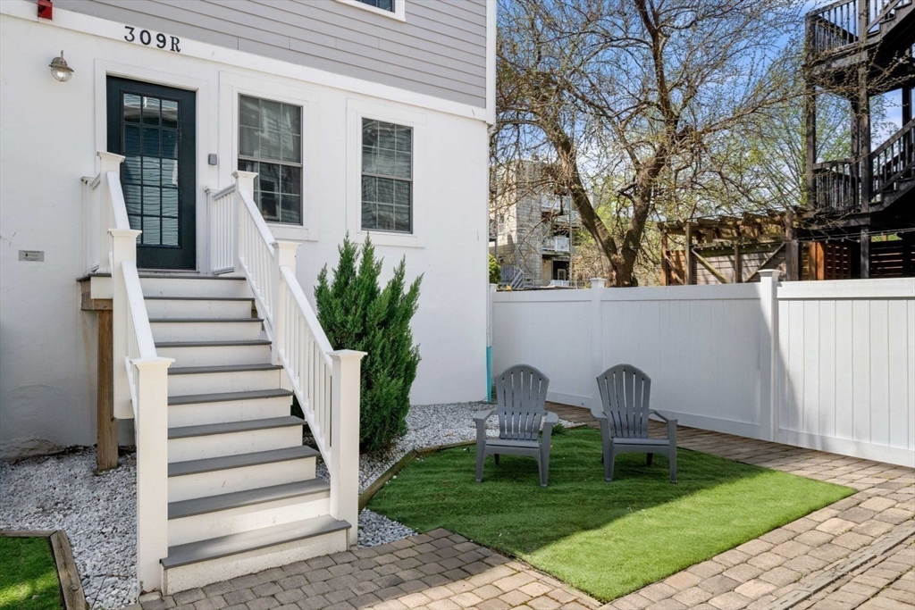 309 309-311 Sumner Street 2R