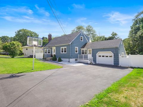38 Butternut Ln Methuen MA 01844