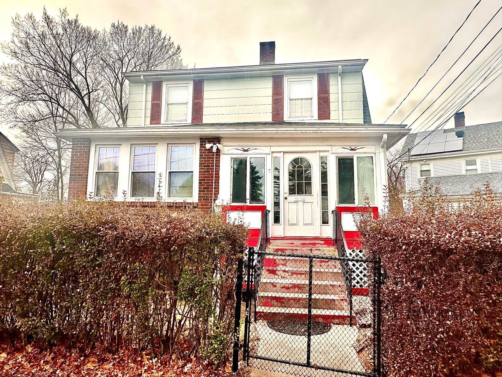 7 Parkway Cres