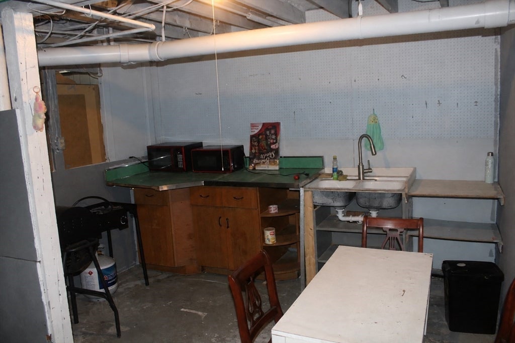 10 Hollywood St, Worcester, MA Photo #24