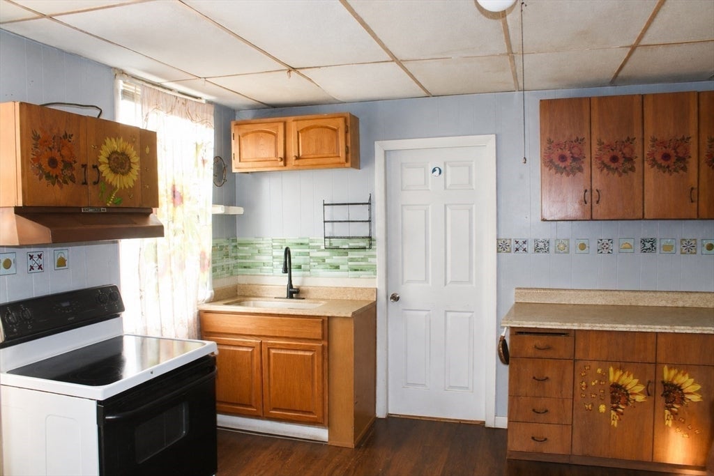 10 Hollywood St, Worcester, MA Photo #13