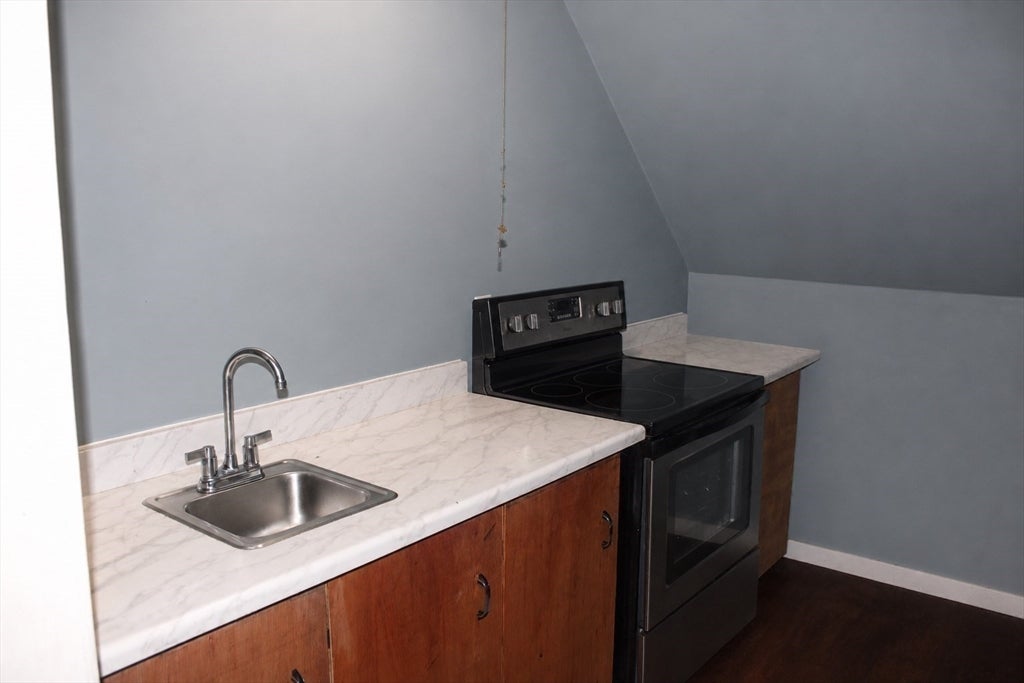 10 Hollywood St, Worcester, MA Photo #20