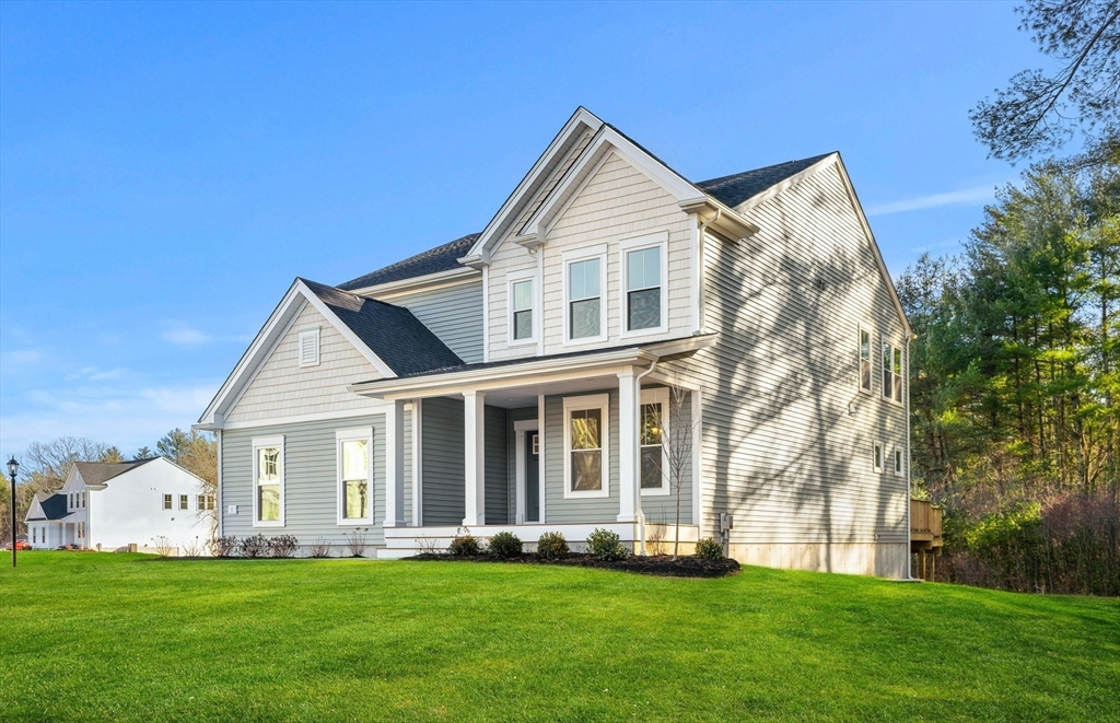 1 Lloyd Circle