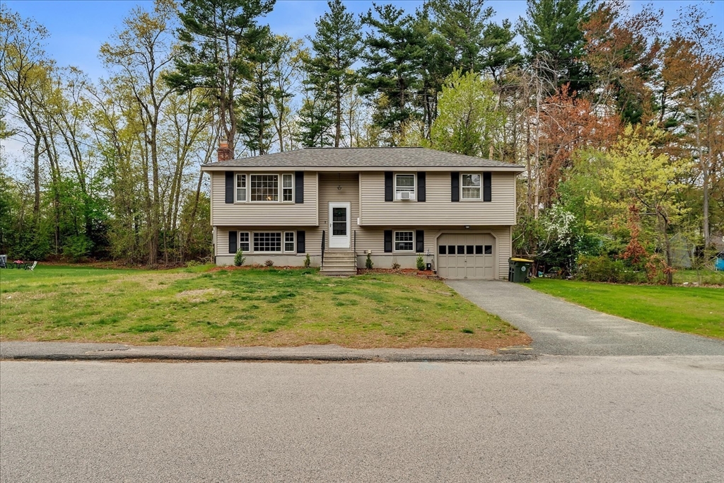 49 Monique Drive, Bellingham, MA Photo #2