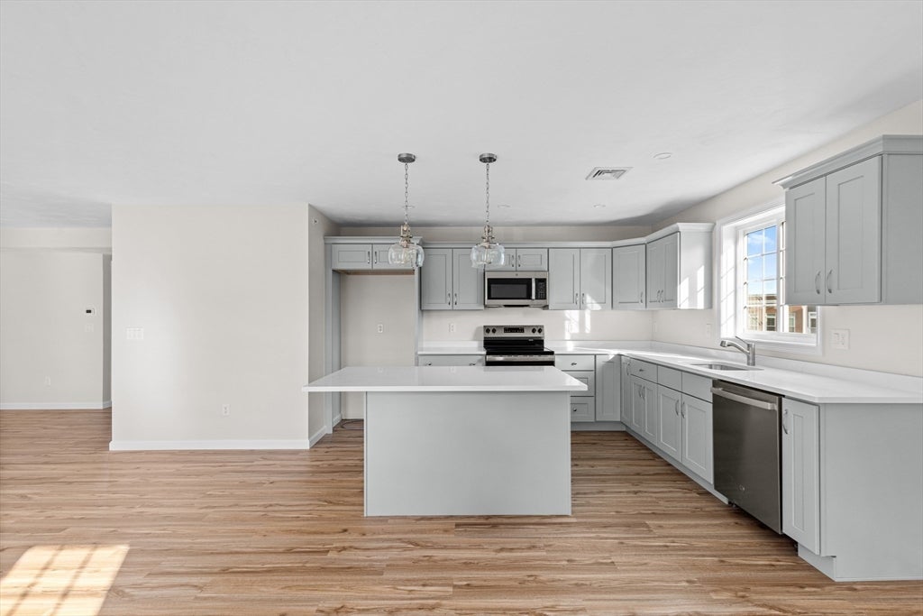393 Court St #5, Plymouth, MA, 393 Court St #5, Plymouth, MA Photo #2