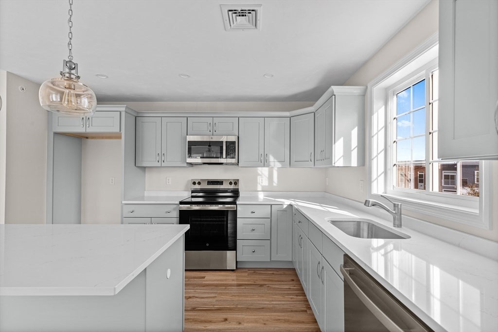 393 Court St #5, Plymouth, MA, 393 Court St #5, Plymouth, MA Photo #1