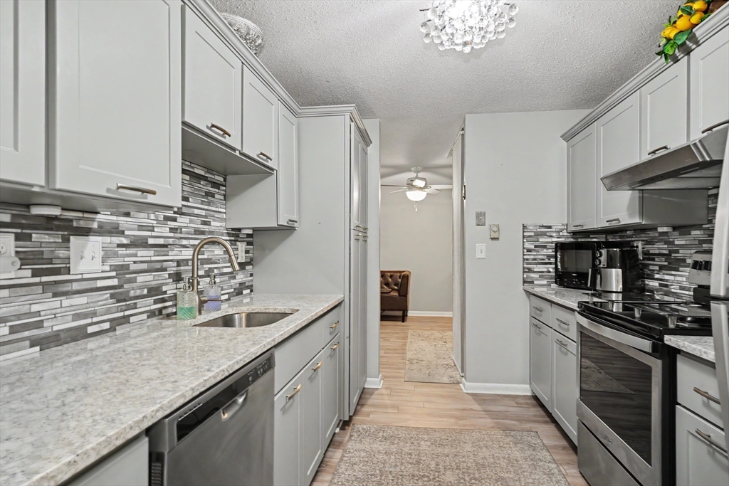 200 Manning St 23C