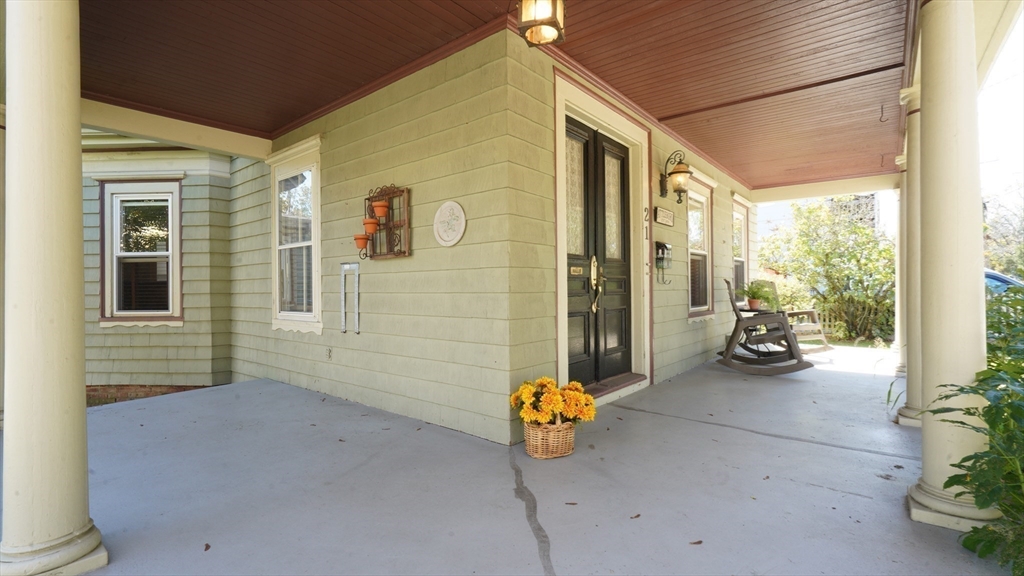 21 Dennis St