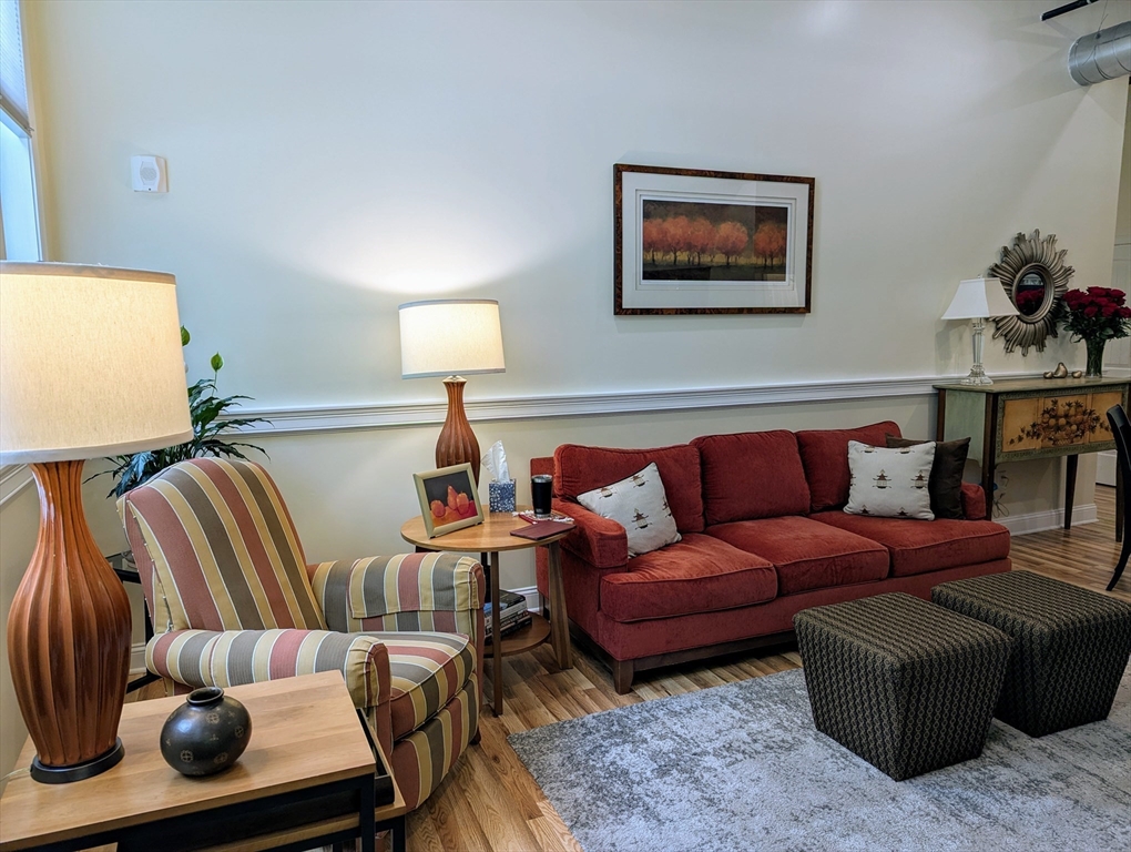 352 Manchaug Rd 1