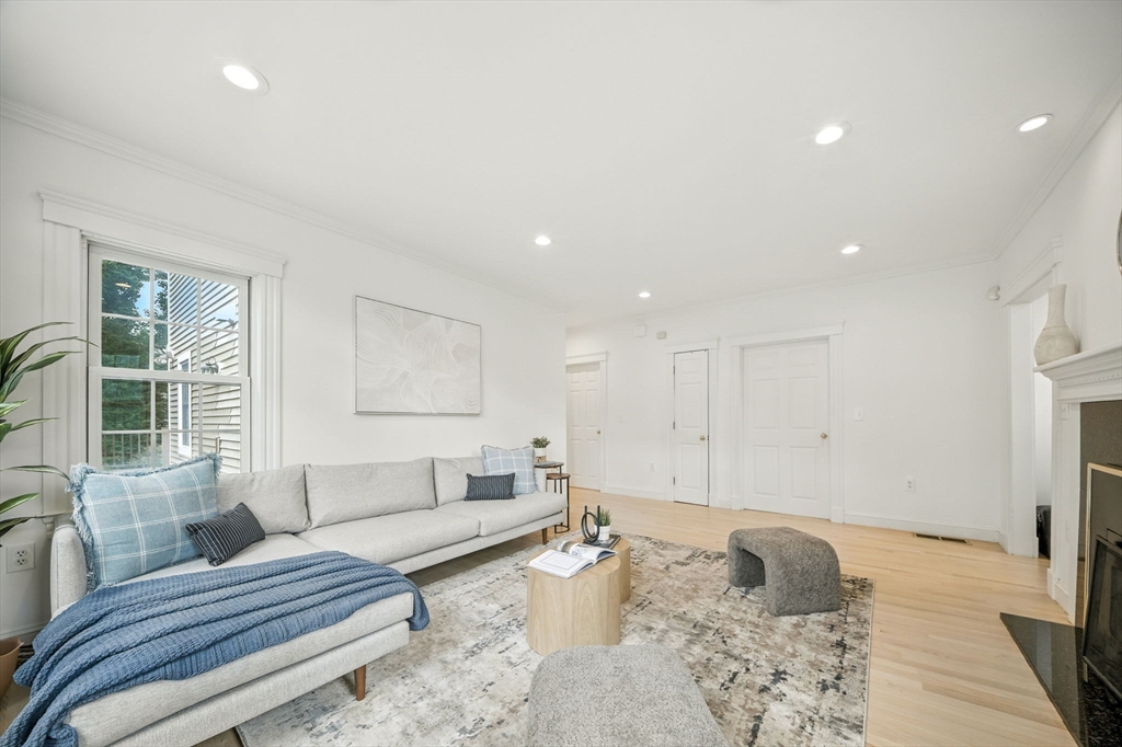 11 Dana Rd