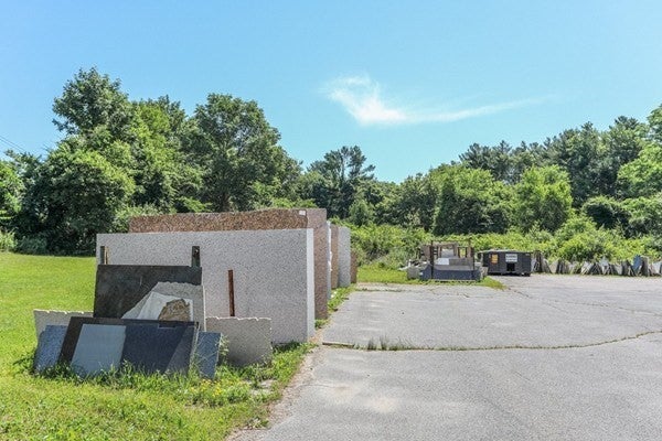 570 Turnpike St