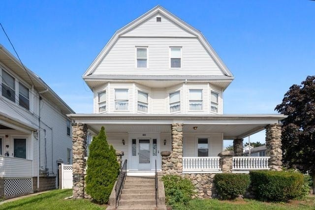 Photo of 109 Bucknam St, Everett, MA