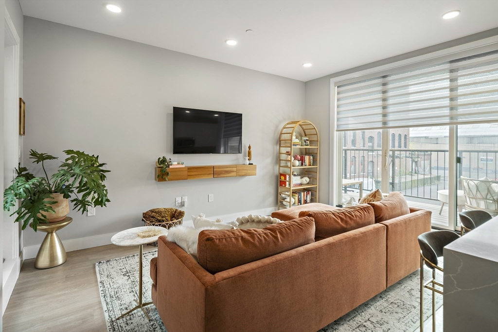 277 Border Street 204