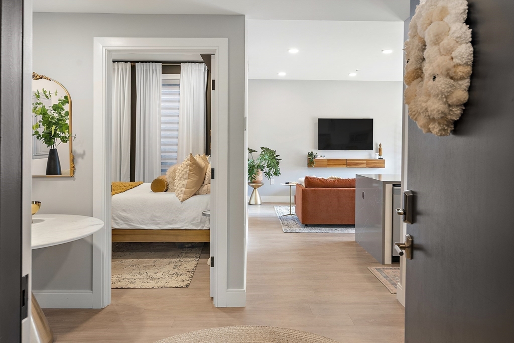 277 Border Street 204