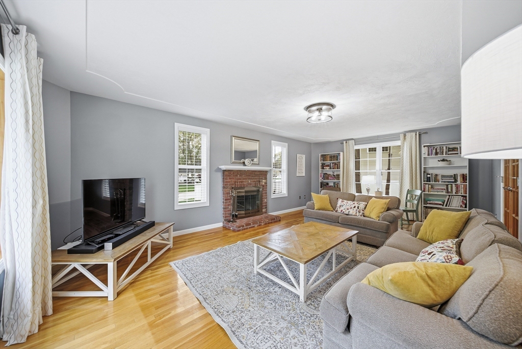 35 Buena Vista Dr, Attleboro, MA Photo #5