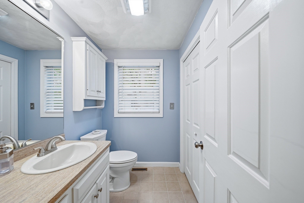35 Buena Vista Dr, Attleboro, MA Photo #13
